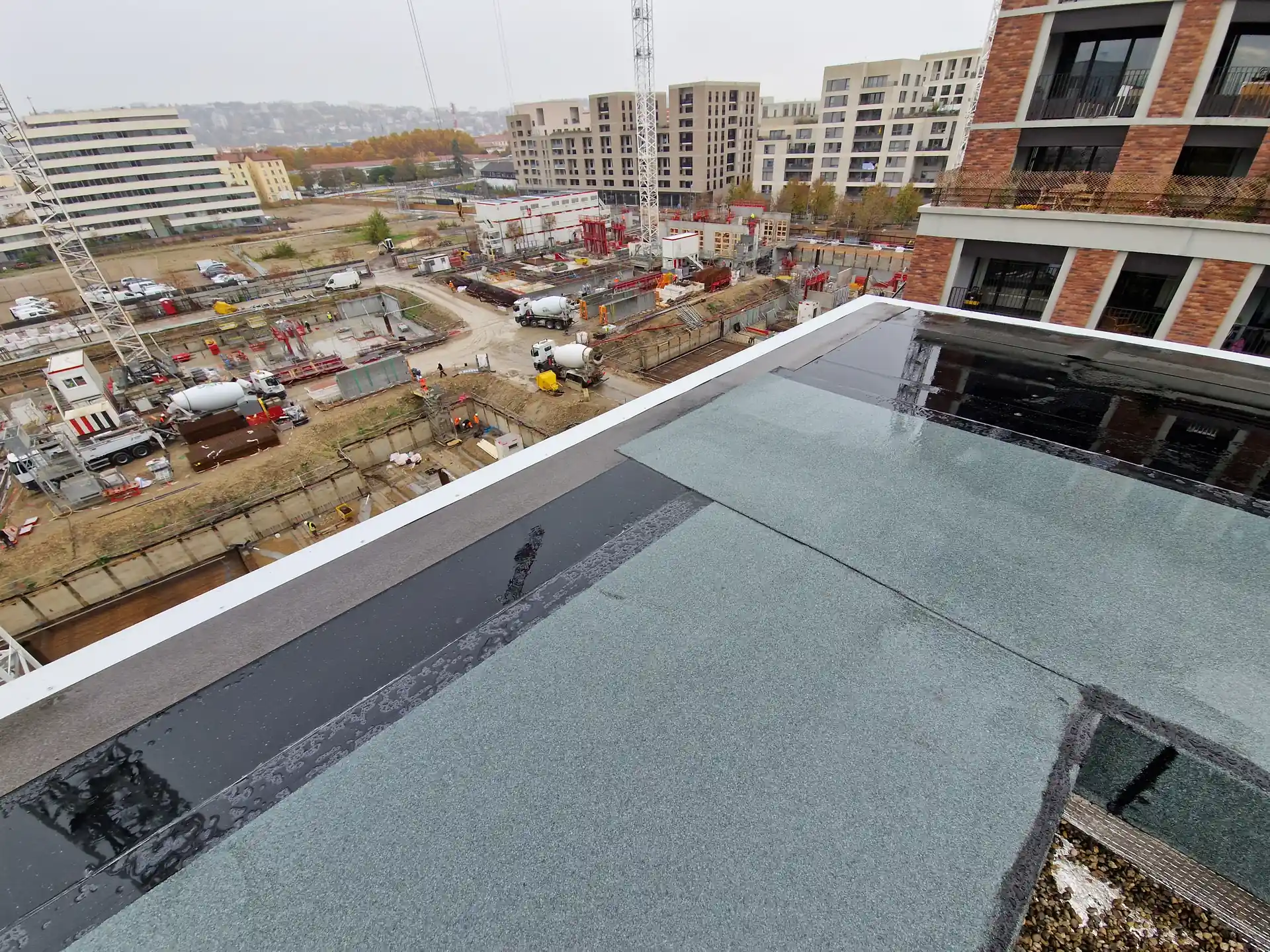 Rendu après étanchéité de ce toit terrasse sur un bâtiment