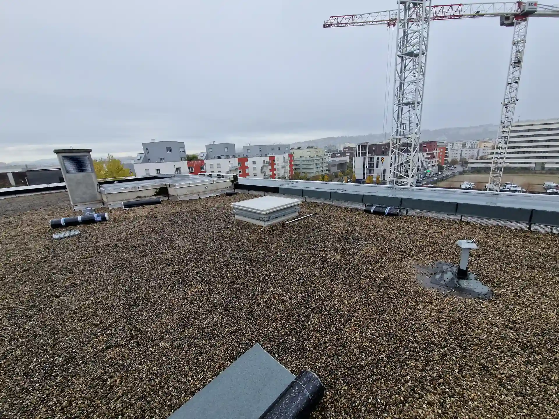 Vue d'ensemble des travaux d'étanchéité de toitures-terrasses à Lyon