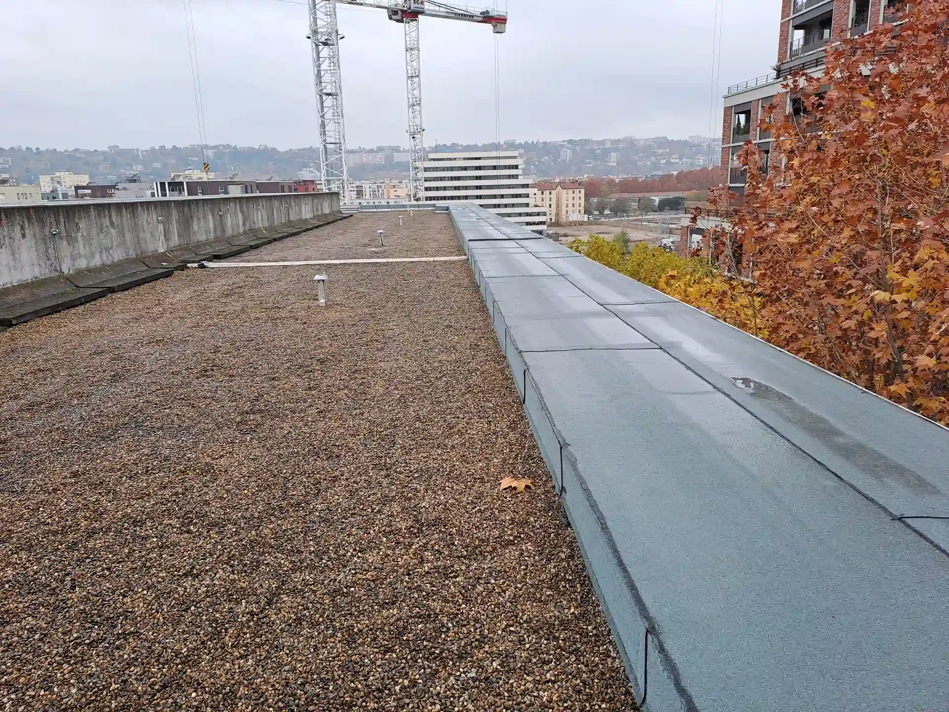 Une large surface couverte et désormais étanche sur ce toit terrasse