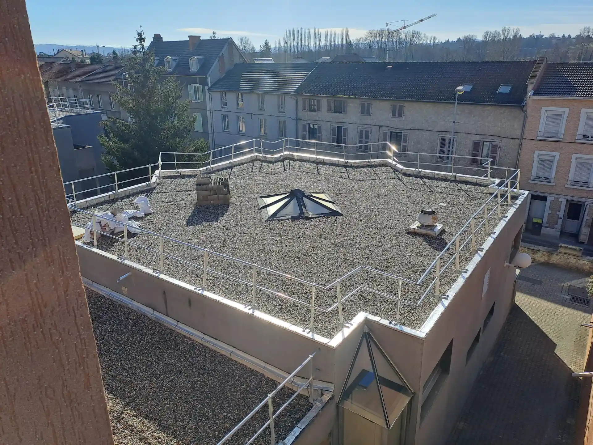 Vue de haut d'une résidence après réfection d'étanchéité - Pont-de-Chéruy