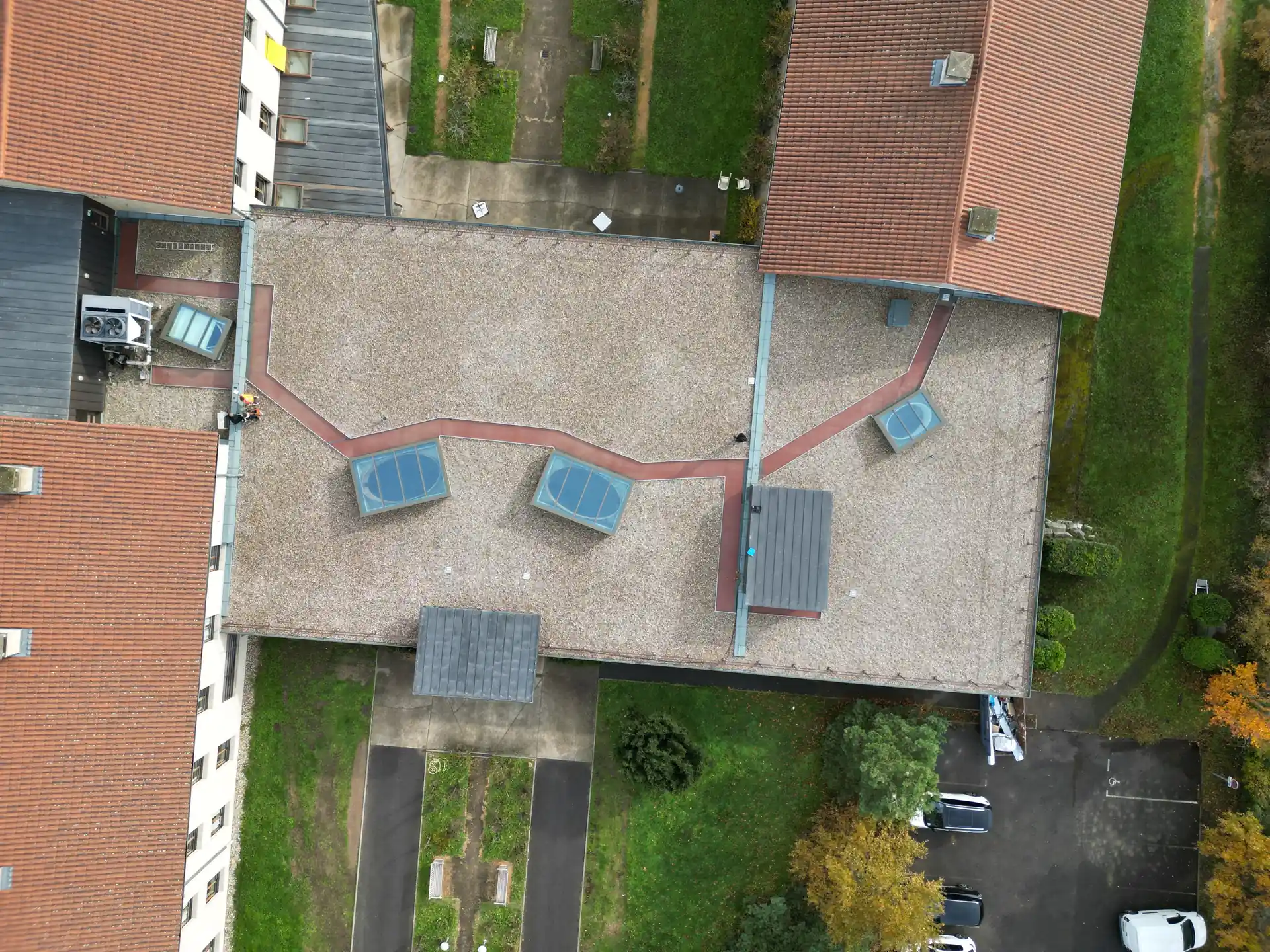 Vue de haut de notre réfection de l’étanchéité toiture de l’Ehpad de la Christinière