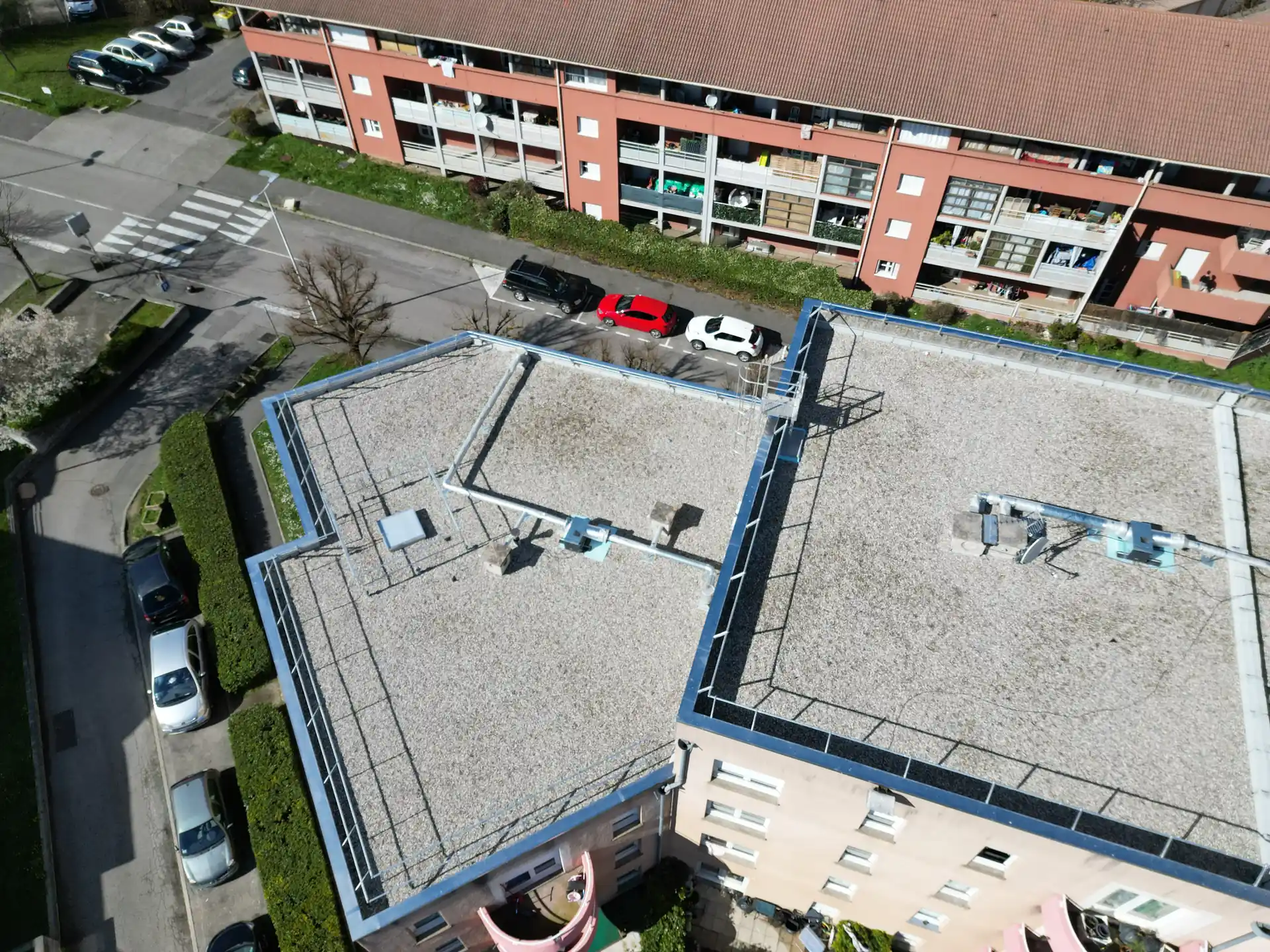 Vue de puis notre drone sur la réfection d'étanchéité à l'Isle d'Abeau