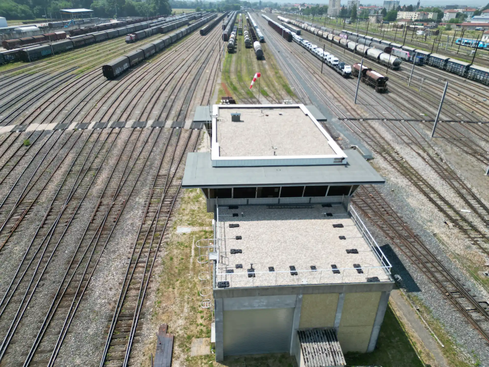 Vue de haut - fin de travaux de bardage site SNCF - Ambérieu-en-Bugey