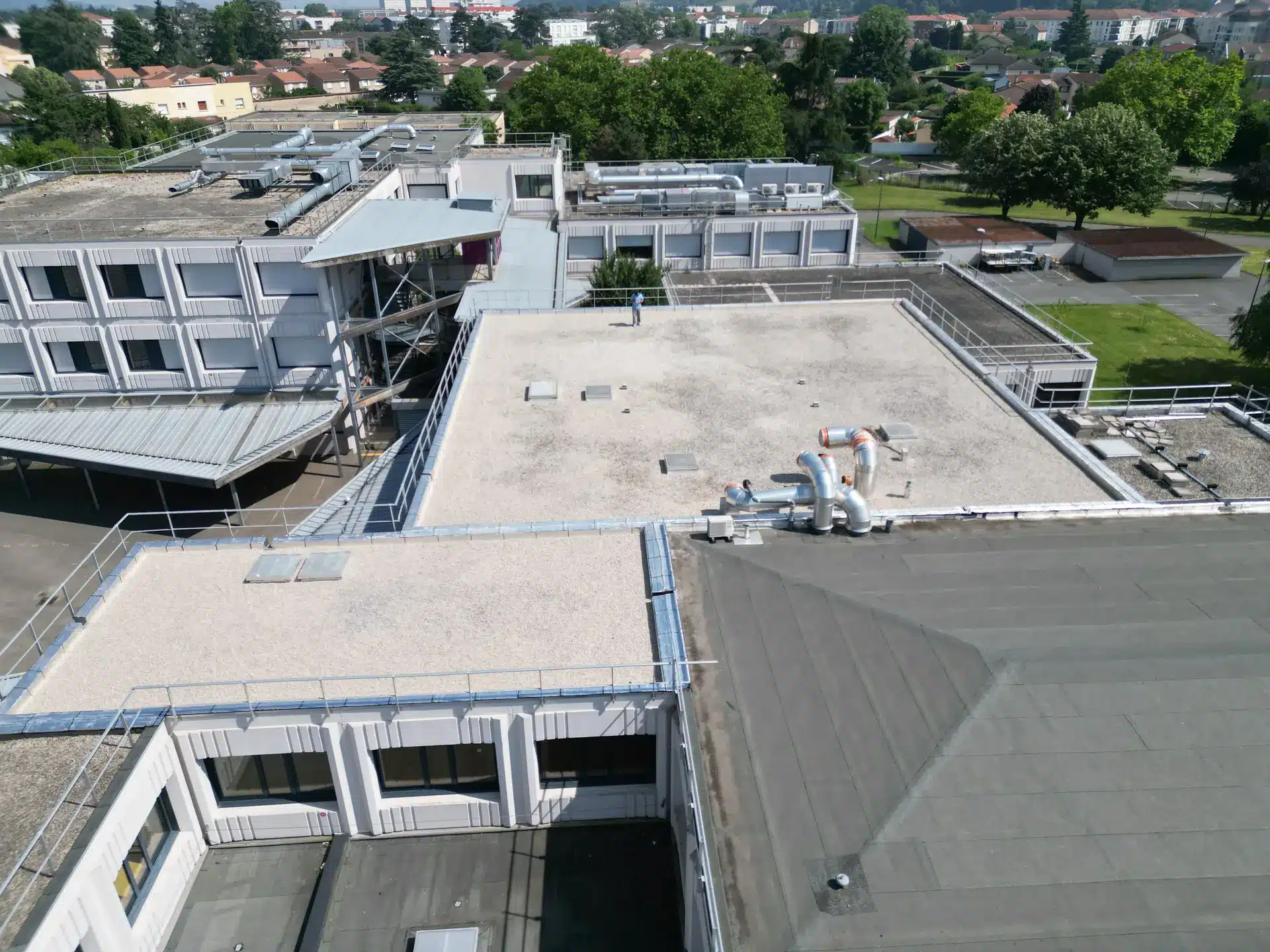 Vue de haut - réfection étanchéité toiture-terrasse du Collège Evariste Gallois