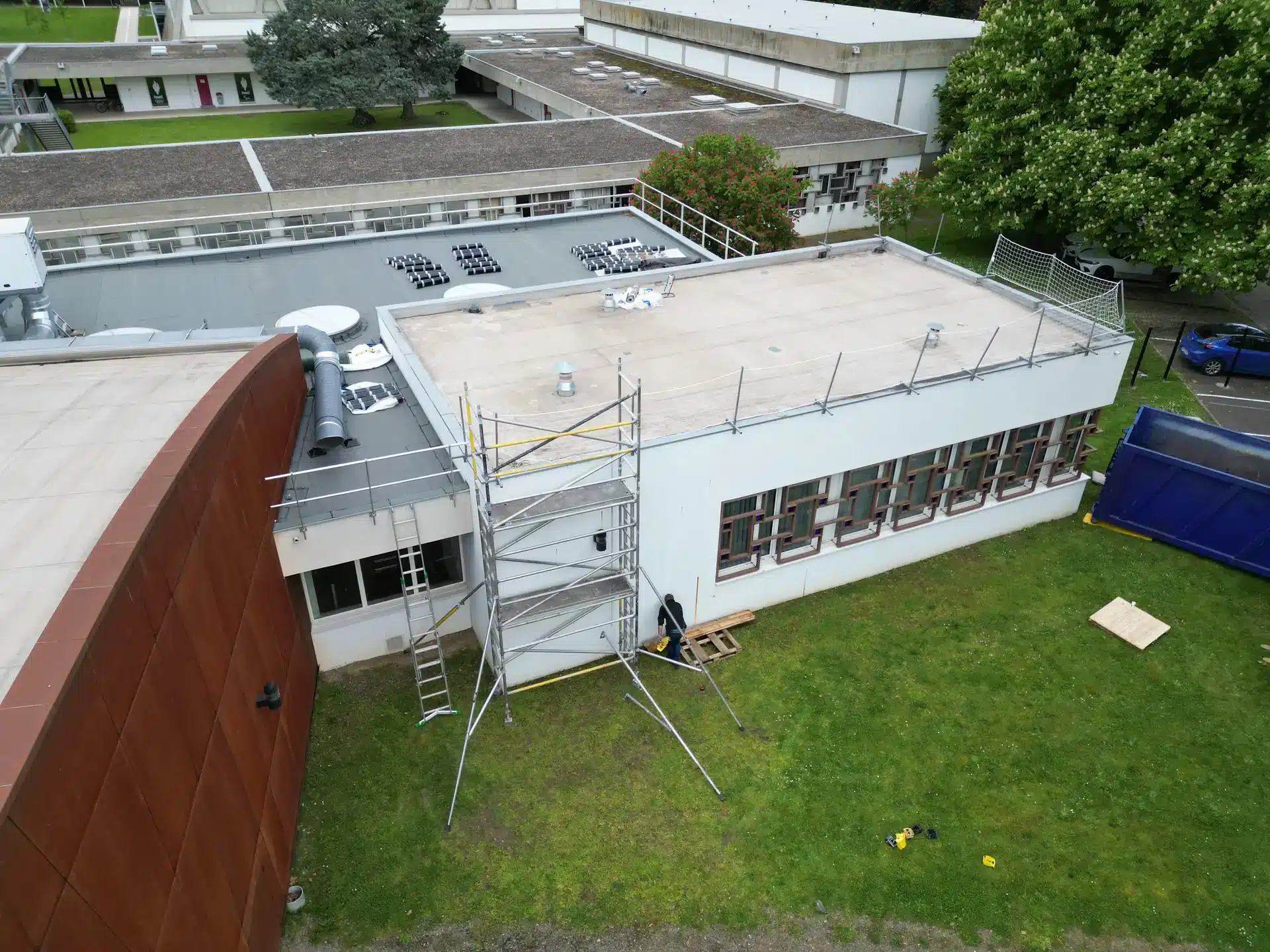 Pendant les travaux d'étanchéité avec notre échafaudage
