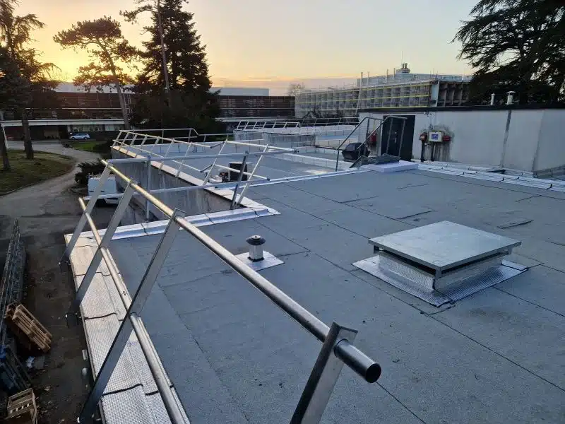 Prise de vue de l'étanchéité du toit SNPS à Ecully