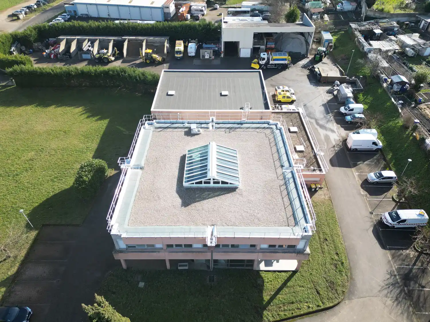 Entreprise étanchéité toiture terrasse Loire – intervention à Saint-Chamond sur bâtiment CEM