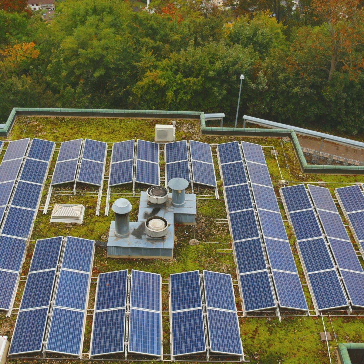 Vue aérienne de panneaux solaires